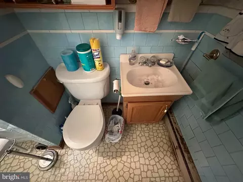 Bath - 469 Carrollton Dr, Frederick, MD 21701 photo 2 of 3