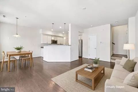 Living - 6185 Murray Ter, Frederick, MD 21703 photo 3 of 5