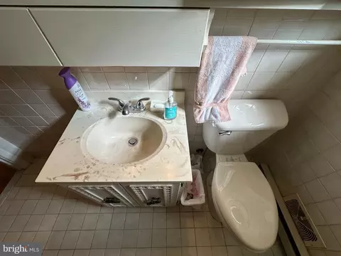 Bath - 405 Delaware Rd, Frederick, MD 21701 photo 2 of 3