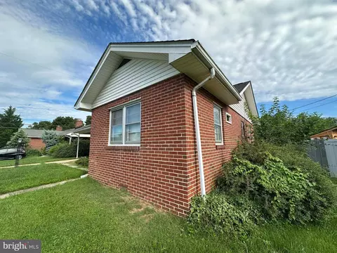 Exterior - 405 Delaware Rd, Frederick, MD 21701 photo 3 of 10