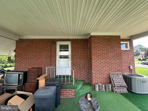 Exterior - 405 Delaware Rd, Frederick, MD 21701 photo 5 of 10