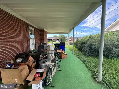 Exterior - 405 Delaware Rd, Frederick, MD 21701 photo 6 of 10