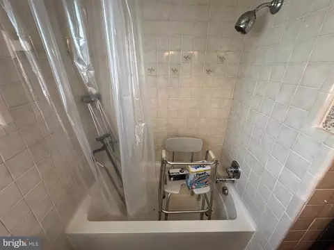 Bath - 405 Delaware Rd, Frederick, MD 21701 photo 3 of 3