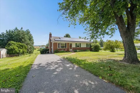 Exterior - 5601 Calvert Dr, Frederick, MD 21703 photo 18 of 21