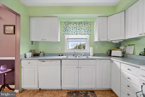 Kitchen - 5601 Calvert Dr, Frederick, MD 21703 photo 2 of 3