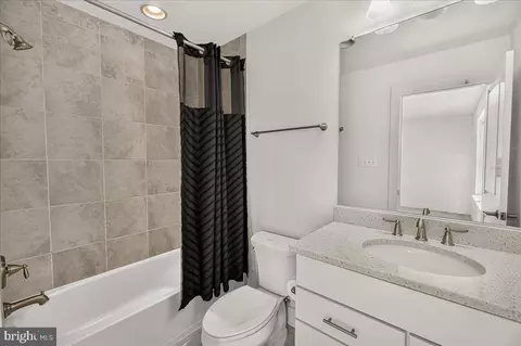Bath - 6805 Hawes Ct, Frederick, MD 21702 photo 1 of 4