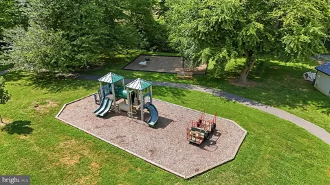 View/Area - 6805 Hawes Ct, Frederick, MD 21702 photo 3 of 6