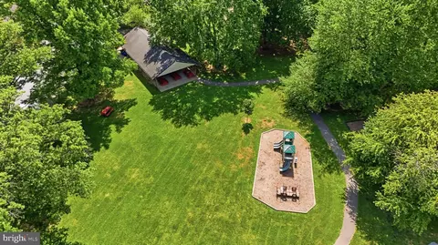 View/Area - 6805 Hawes Ct, Frederick, MD 21702 photo 4 of 6