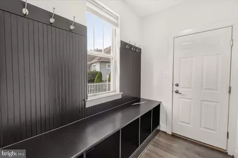 Entry Way - 6805 Hawes Ct, Frederick, MD 21702 photo 5 of 7