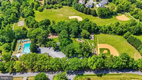 View/Area - 6805 Hawes Ct, Frederick, MD 21702 photo 6 of 6