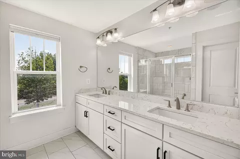 Bath - 6805 Hawes Ct, Frederick, MD 21702 photo 3 of 4