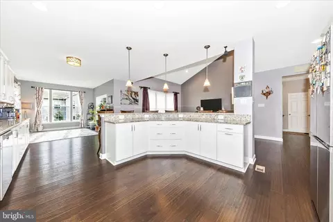 Entry Way - 825 Holden Rd, Frederick, MD 21701 photo 4 of 11