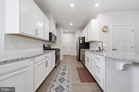 Entry Way - 6134 Dock St, Frederick, MD 21703 photo 5 of 20