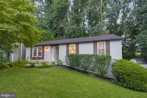 8 Contour Rd, Mount Airy, MD 21771