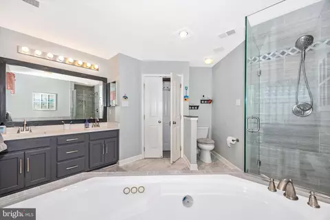 Bath - 1723 Wheyfield Dr, Frederick, MD 21701 photo 2 of 5