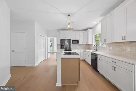 Entry Way - 1016 Dulaney Mill Dr, Frederick, MD 21702 photo 5 of 18