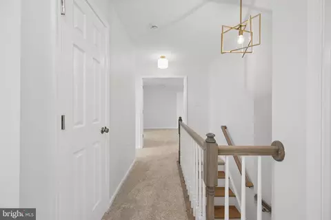 Entry Way - 1016 Dulaney Mill Dr, Frederick, MD 21702 photo 15 of 18
