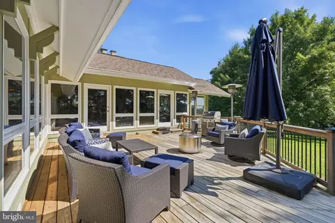 Exterior - 6303 Winpenny Dr, Frederick, MD 21702 photo 7 of 15