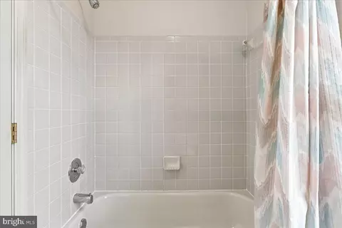 Bath - 511 Sugarbush Cir, Frederick, MD 21703 photo 4 of 6