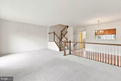 Living - 511 Sugarbush Cir, Frederick, MD 21703 photo 3 of 4