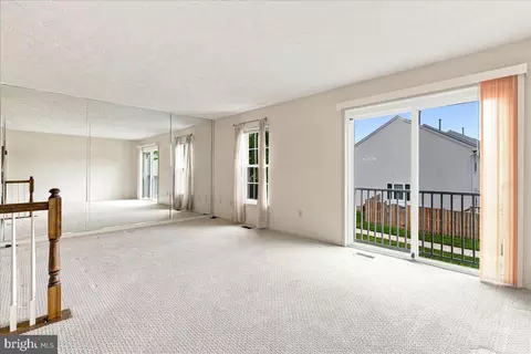 Living - 511 Sugarbush Cir, Frederick, MD 21703 photo 2 of 4