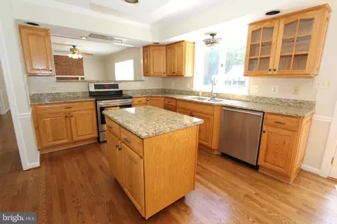 Kitchen - 8102 Claiborne Ct, Frederick, MD 21702 photo 2 of 4