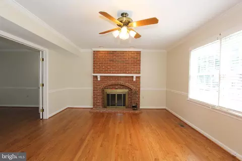 Living - 8102 Claiborne Ct, Frederick, MD 21702 photo 2 of 7