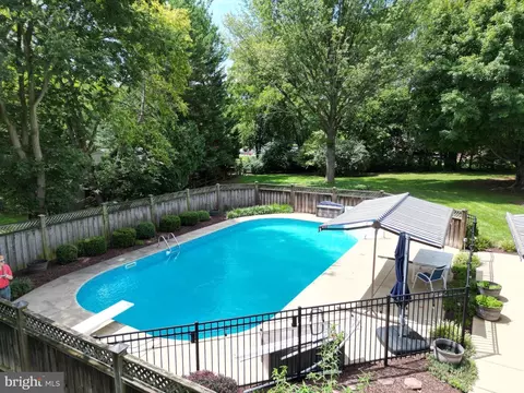 Exterior - 8102 Claiborne Ct, Frederick, MD 21702 photo 6 of 20
