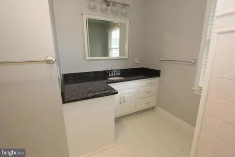 Bath - 8102 Claiborne Ct, Frederick, MD 21702 photo 6 of 7