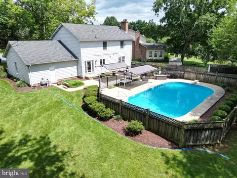 Exterior - 8102 Claiborne Ct, Frederick, MD 21702 photo 10 of 20