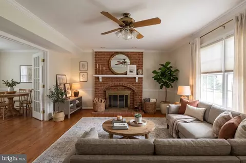 Living - 8102 Claiborne Ct, Frederick, MD 21702 photo 1 of 7