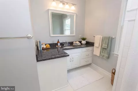 Bath - 8102 Claiborne Ct, Frederick, MD 21702 photo 5 of 7