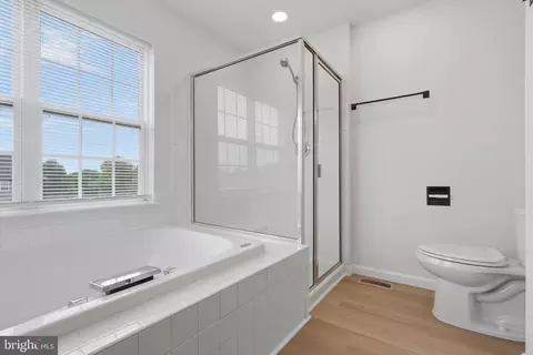 Bath - 1904 Fieldstone Way, Frederick, MD 21702 photo 2 of 4