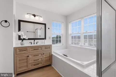 Bath - 1904 Fieldstone Way, Frederick, MD 21702 photo 1 of 4