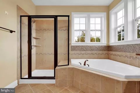 Bath - 9651 Bothwell Ln, Frederick, MD 21704 photo 2 of 3