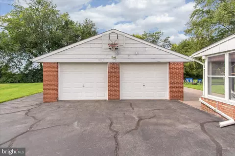 Exterior - 7910 Longmeadow Dr, Frederick, MD 21701 photo 4 of 11