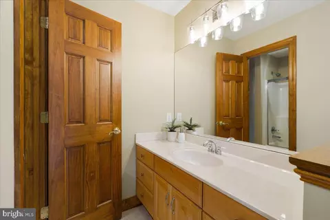 Bath - 7355 Kehne Rd, Frederick, MD 21702 photo 5 of 6