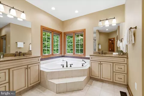 Bath - 7355 Kehne Rd, Frederick, MD 21702 photo 2 of 6