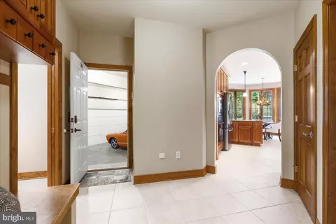 Entry Way - 7355 Kehne Rd, Frederick, MD 21702 photo 6 of 9