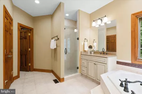 Bath - 7355 Kehne Rd, Frederick, MD 21702 photo 3 of 6