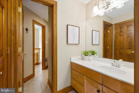 Entry Way - 7355 Kehne Rd, Frederick, MD 21702 photo 9 of 9