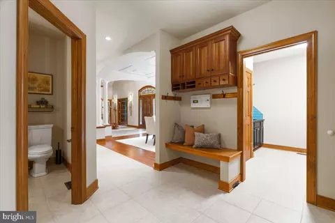 Entry Way - 7355 Kehne Rd, Frederick, MD 21702 photo 5 of 9