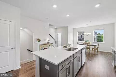 Entry Way - 7029 Freedom, Frederick, MD 21703 photo 5 of 16
