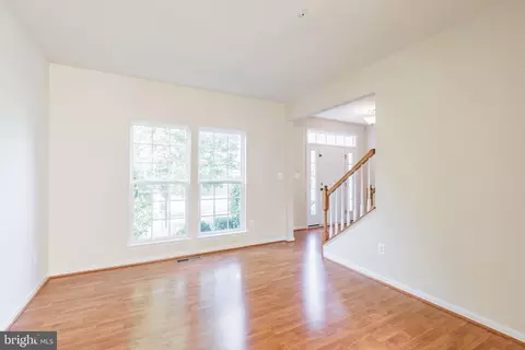 Living - 122 Sunlight Ct, Frederick, MD 21702 photo 2 of 8