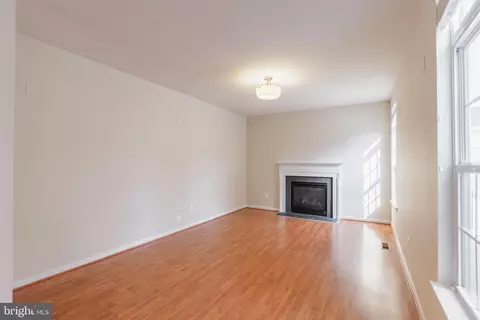 Living - 122 Sunlight Ct, Frederick, MD 21702 photo 4 of 8