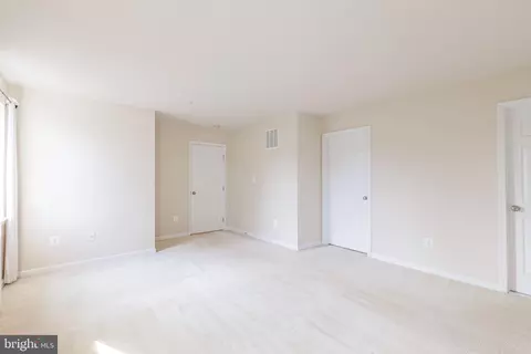 Living - 122 Sunlight Ct, Frederick, MD 21702 photo 7 of 8