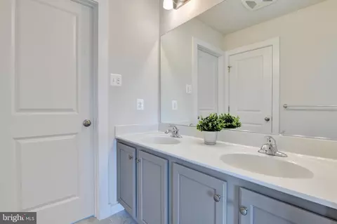Entry Way - 2063 Chamberlain Dr, Frederick, MD 21702 photo 9 of 10
