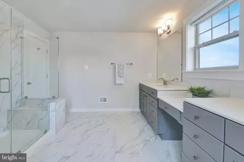 Entry Way - 2063 Chamberlain Dr, Frederick, MD 21702 photo 4 of 10