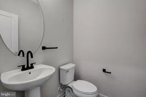 Entry Way - 2063 Chamberlain Dr, Frederick, MD 21702 photo 3 of 10