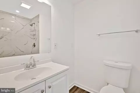 Bath - 2063 Chamberlain Dr, Frederick, MD 21702 photo 2 of 3